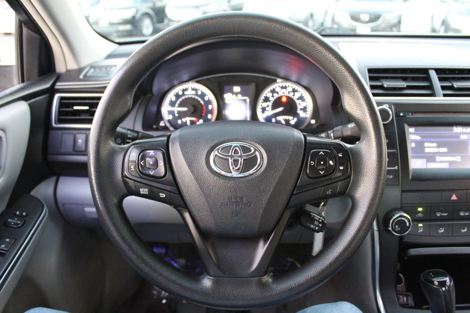 Used 2017 Toyota Camry LE FWD image 15