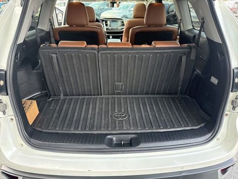 Used 2019 Toyota Highlander Limited Platinum AWD/4WD image 36