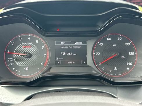 Used 2025 Chevrolet Trax RS w/ Sunroof Package FWD image 28