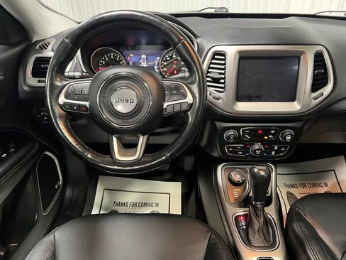 Used 2017 Jeep Compass Latitude w/ Safety & Security Group image 4