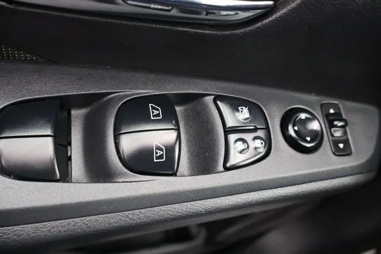Used 2024 Nissan Kicks SV FWD image 21