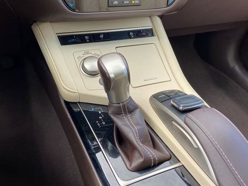 Used 2017 Lexus ES 350 w/ Navigation System Package FWD image 23
