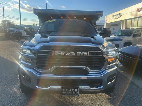 Used 2025 RAM 5500 4x4 Regular Cab image 2