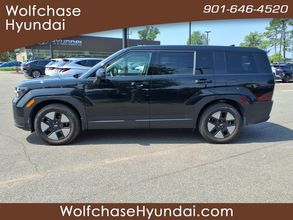 Used 2026 Hyundai Santa Fe SE FWD image 2