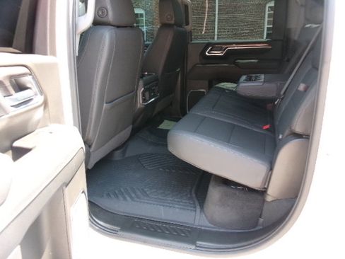 Used 2025 Chevrolet Silverado 2500 LTZ w/ LTZ Convenience Package AWD/4WD image 16