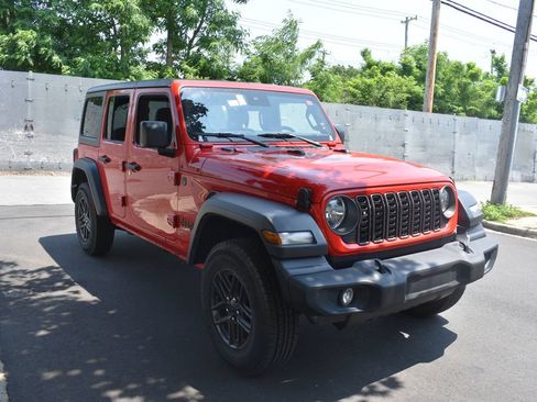 Used 2025 Jeep Wrangler Unlimited Sport AWD/4WD image 4