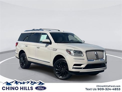 Used 2021 Lincoln Navigator Reserve image 1