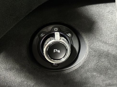 Used 2024 McLaren 750S image 23