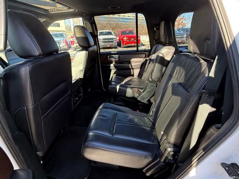 Used 2017 Lincoln Navigator Select image 27