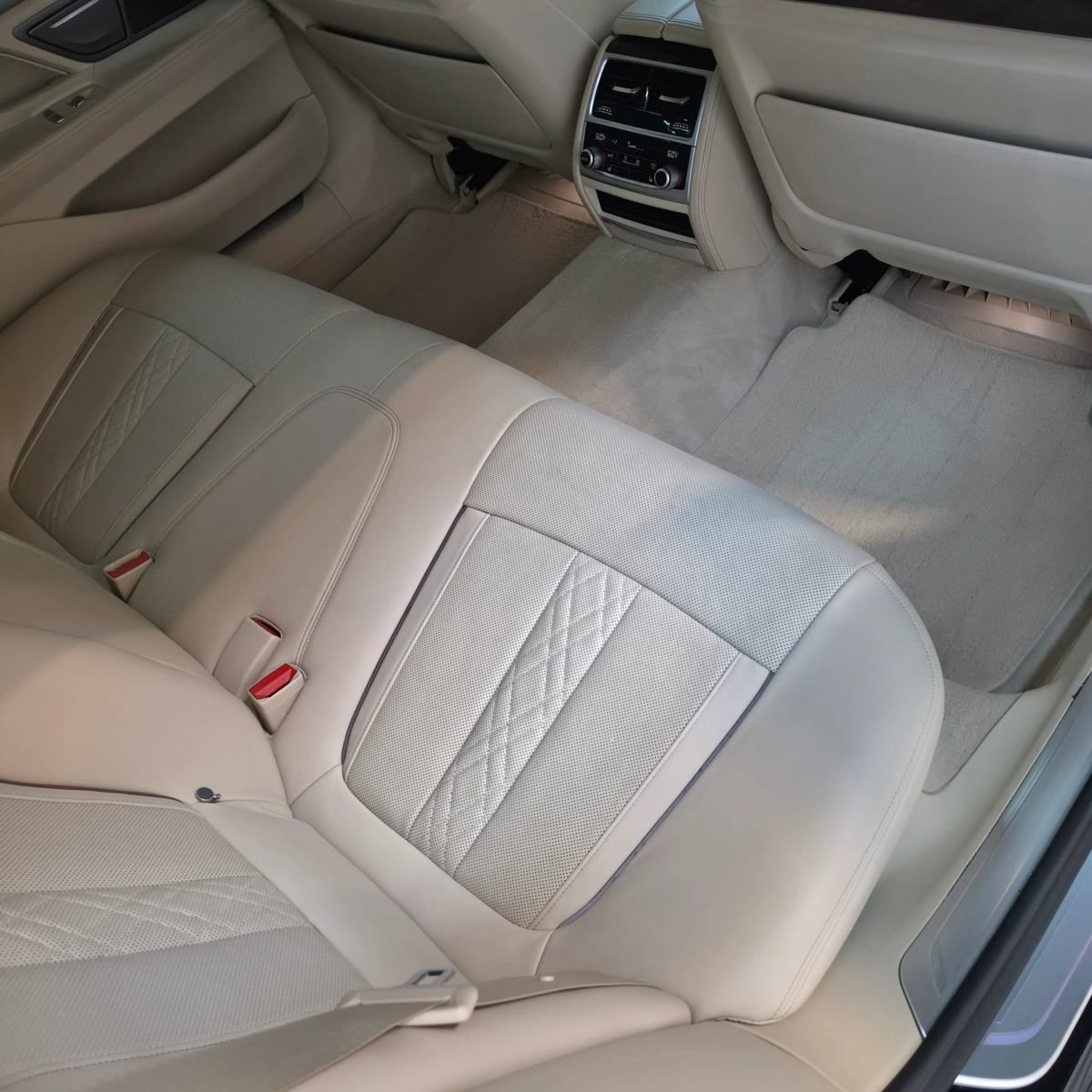 Used 2019 BMW 750i xDrive AWD/4WD image 29