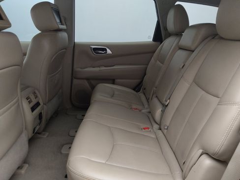 Used 2015 Nissan Pathfinder Platinum w/ Family Entertainment Package FWD image 18