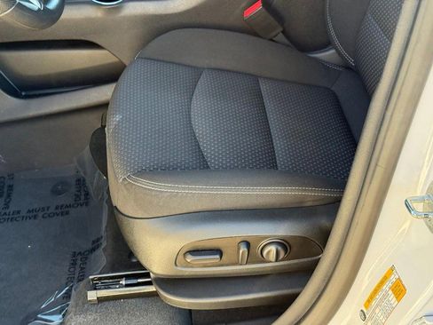 Used 2023 GMC Terrain SLE w/ Driver Convenience Package image 19