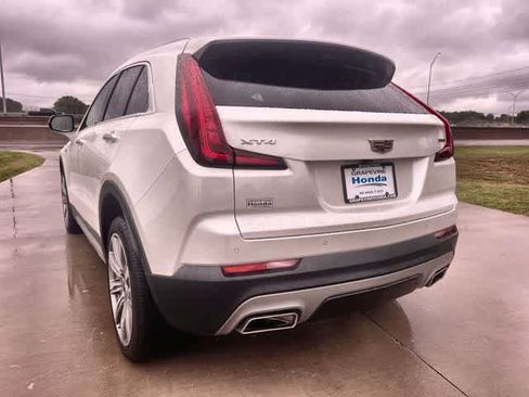 Used 2022 Cadillac XT4 Premium Luxury w/ Enhanced Visibility Package FWD image 5