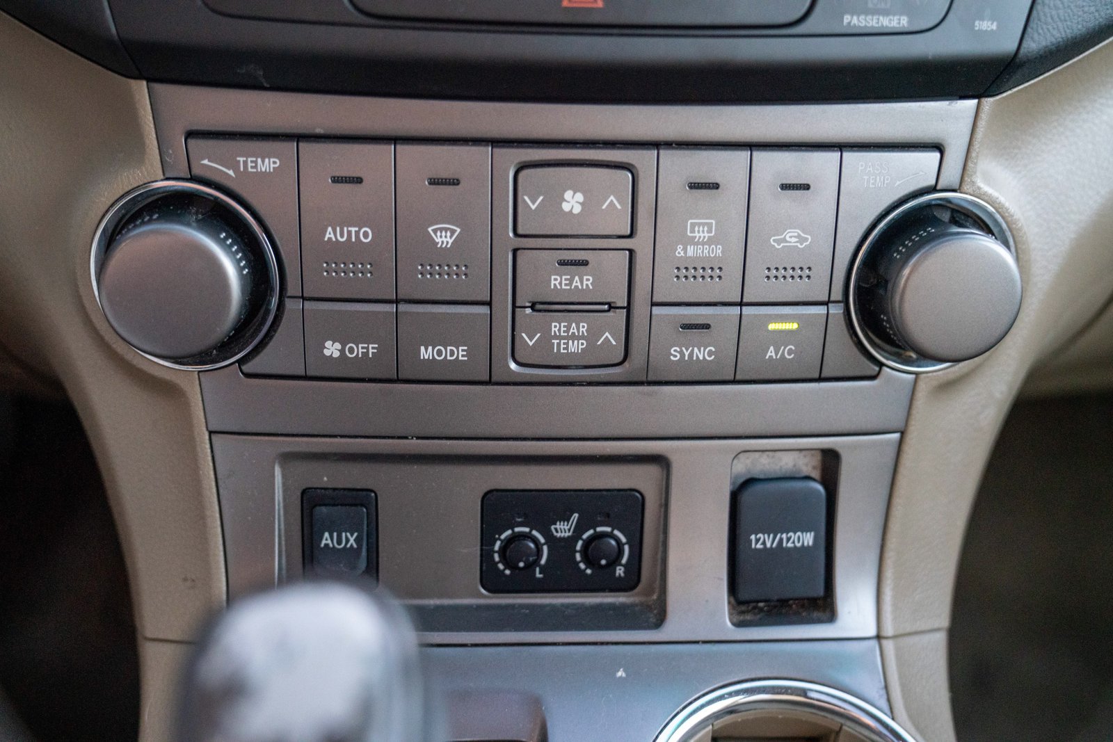 Used 2010 Toyota Highlander SE AWD/4WD image 18