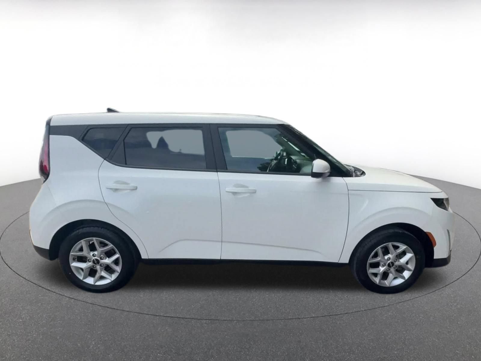 Used 2025 Kia Soul LX w/ LX Technology Package FWD image 15