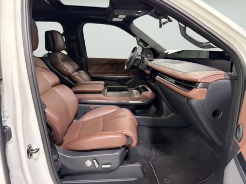 Used 2025 Lincoln Navigator L Reserve AWD/4WD image 13