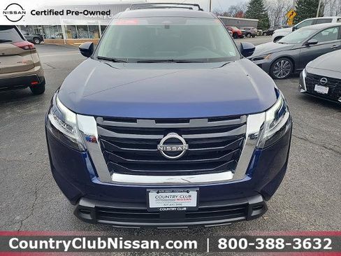 Certified 2022 Nissan Pathfinder SV image 3