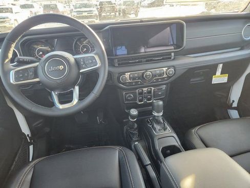 New 2026 Jeep Wrangler Unlimited Sahara AWD/4WD image 7