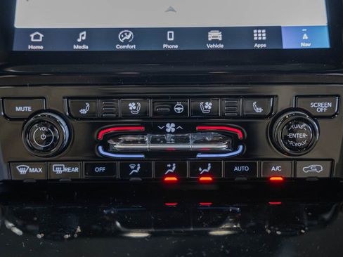 New 2025 Jeep Grand Cherokee Limited w/ Luxury Tech Group II image 24