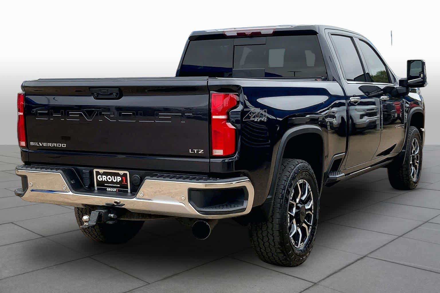 Used 2024 Chevrolet Silverado 2500 LTZ w/ LTZ Convenience Package AWD/4WD image 13