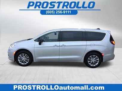 New 2026 Chrysler Pacifica Select
