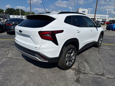 Used 2025 Chevrolet Trax LT w/ Driver Confidence Package image 5