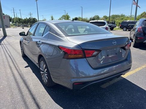 Used 2025 Nissan Altima 2.5 SV FWD image 3