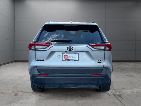 Used 2021 Toyota RAV4 LE AWD/4WD image 4