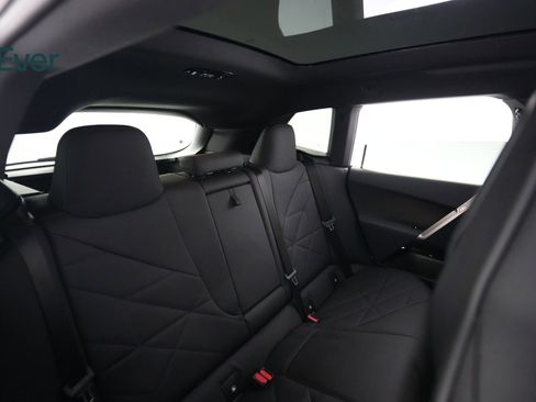 Used 2023 BMW iX xDrive50 w/ Sport Package AWD/4WD image 5