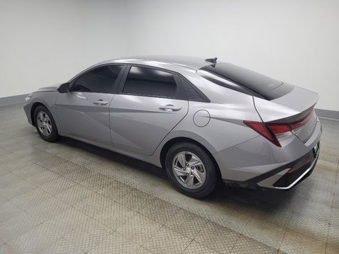 Used 2025 Hyundai Elantra SE image 3