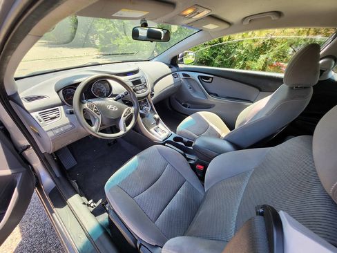 Used 2013 Hyundai Elantra FWD image 12