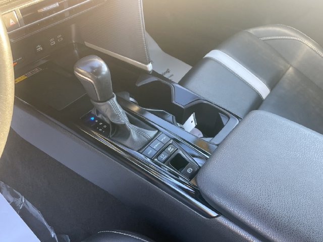 Used 2025 Toyota Camry SE FWD image 25