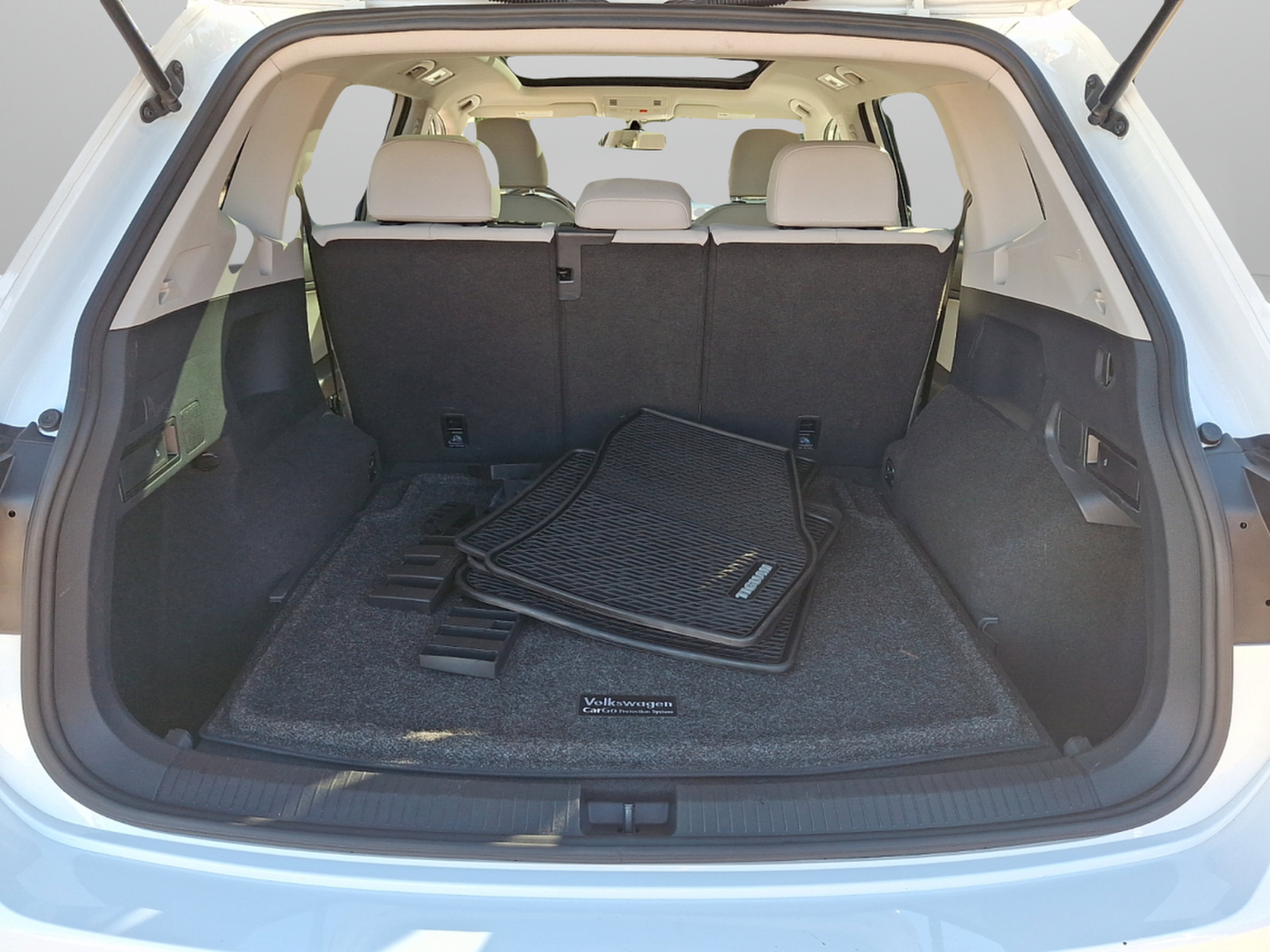 Used 2021 Volkswagen Tiguan SE w/ Panoramic Sunroof Package AWD/4WD image 23