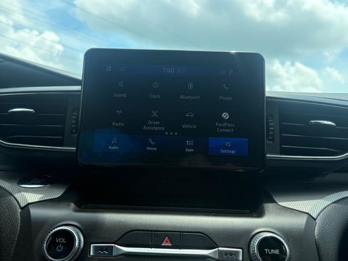 Used 2020 Ford Explorer XLT w/ Equipment Group 202A AWD/4WD image 17