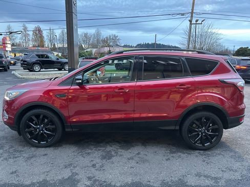 Used 2017 Ford Escape Titanium image 8