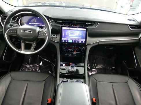 Used 2022 Jeep Grand Cherokee Limited image 9