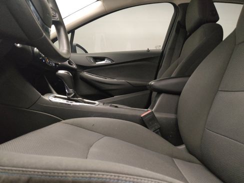 Used 2018 Chevrolet Cruze LT w/ Convenience Package FWD image 17