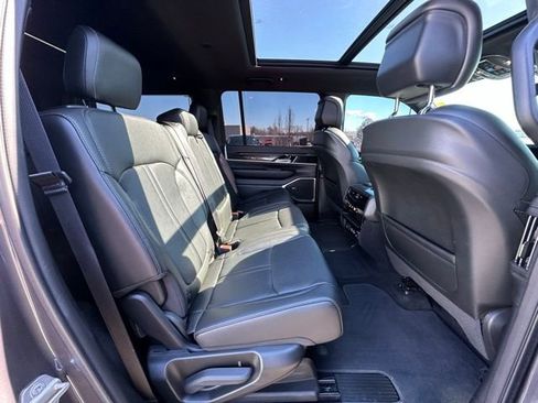 Used 2023 Jeep Wagoneer 4WD w/ Premium Group I image 33