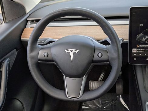 Used 2021 Tesla Model Y Long Range image 23