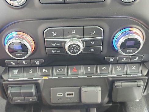 Used 2023 GMC Sierra 3500 Denali w/ Denali Ultimate Package AWD/4WD image 33