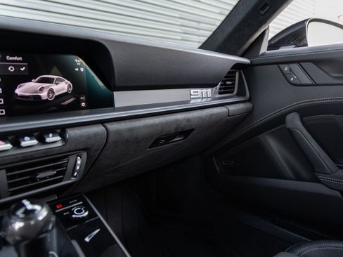 Certified 2025 Porsche 911 Carrera 4 GTS AWD/4WD image 34