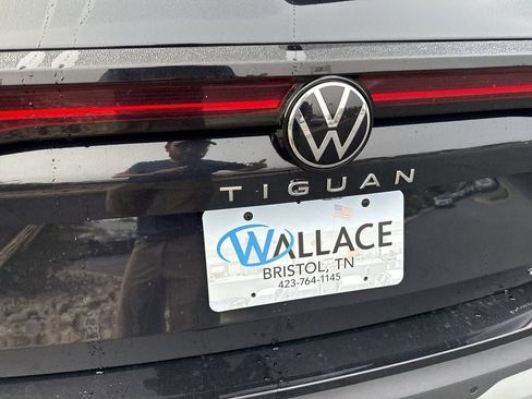 New 2025 Volkswagen Tiguan SE image 6