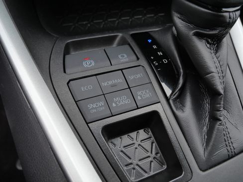 Certified 2024 Toyota RAV4 LE AWD/4WD image 33