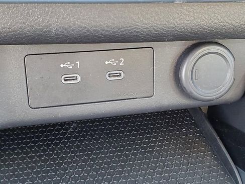 Certified 2025 Nissan Rogue SV image 28