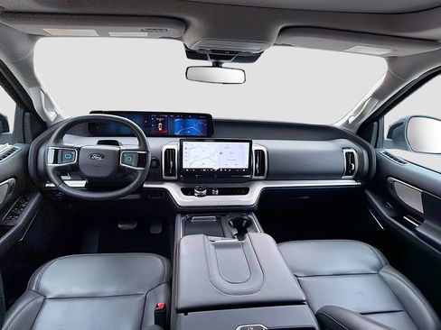 Used 2025 Ford Expedition Max Active AWD/4WD image 17