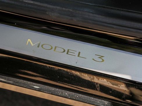 Used 2018 Tesla Model 3 Mid Range RWD image 23