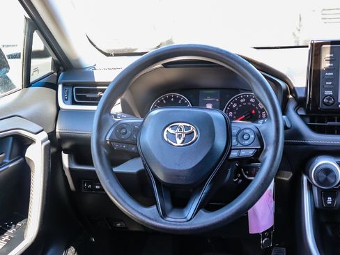 Used 2021 Toyota RAV4 LE FWD image 15
