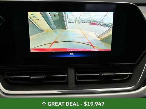 Used 2025 Chevrolet Trax LT FWD image 36