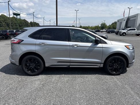 Used 2023 Ford Edge SE w/ Black Appearance Package AWD/4WD image 8