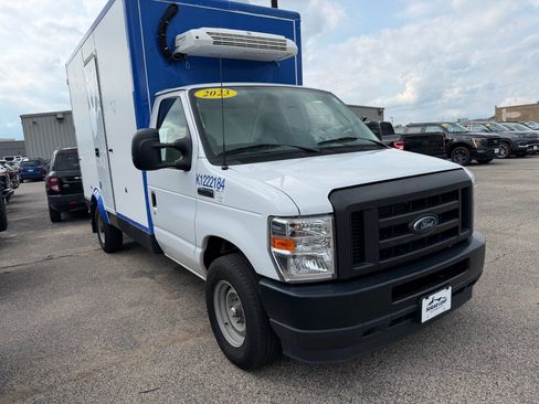 Used 2023 Ford E-350 and Econoline 350 Super Duty w/ Power Windows & Locks Group RWD image 3